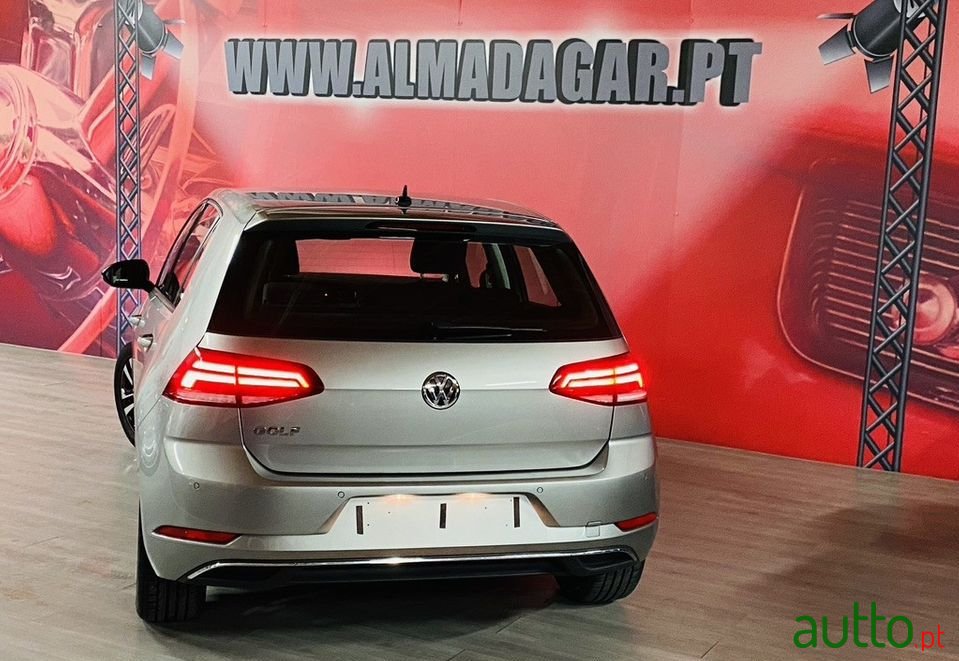 2019' Volkswagen Golf photo #4
