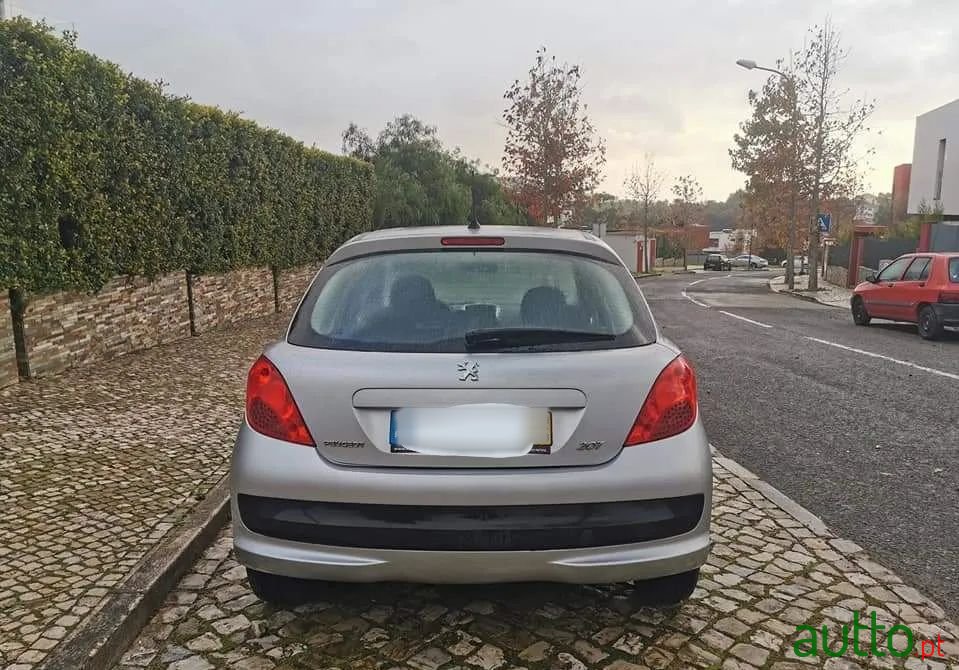 2009' Peugeot 207 photo #2