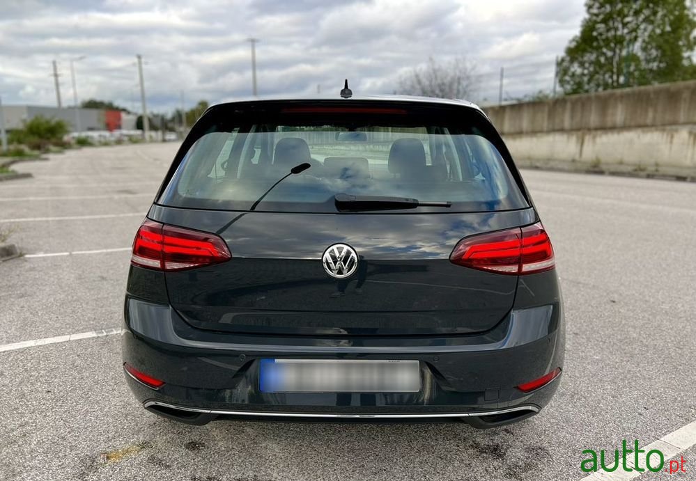 2019' Volkswagen Golf E-Golf photo #5