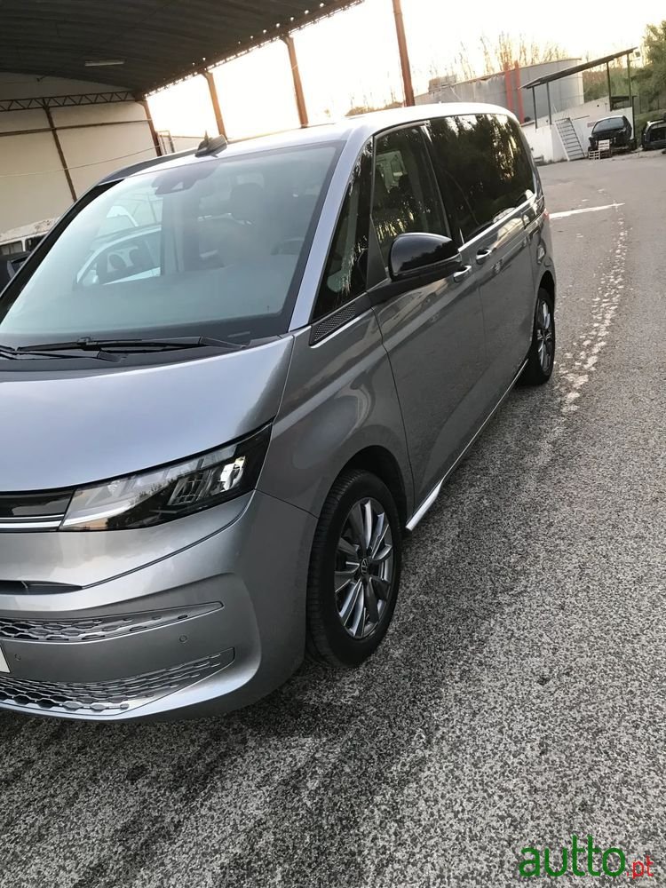 2022' Volkswagen Multivan photo #2