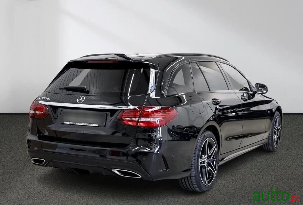 2021' Mercedes-Benz Classe C photo #4