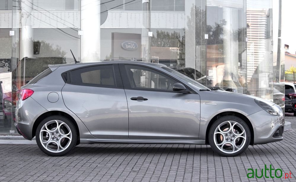 2020' Alfa Romeo Giulietta photo #6