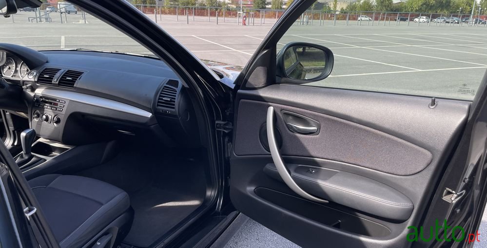 2011' BMW 118 Da Line Sport photo #4