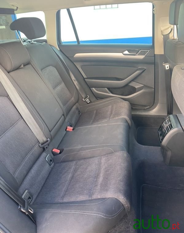 2015' Volkswagen Passat photo #5