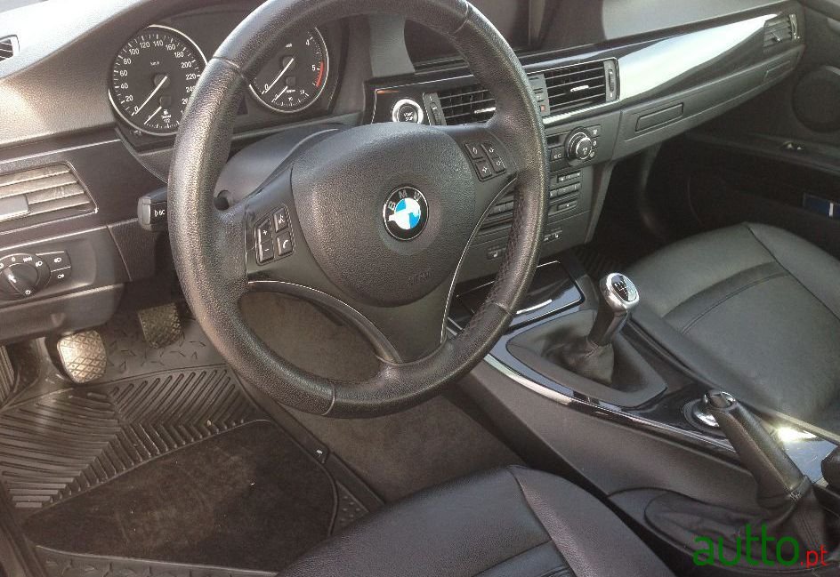 2008' BMW 320 photo #1