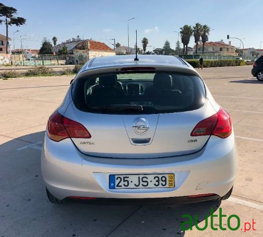 2010' Opel Astra photo #1