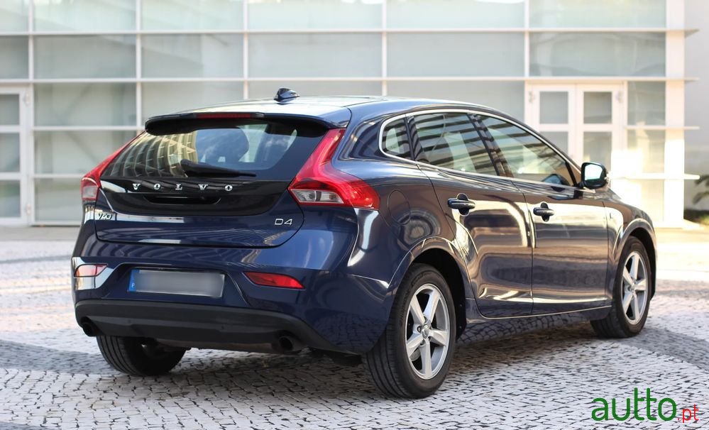 2015' Volvo V40 D4 Ocean Race photo #2