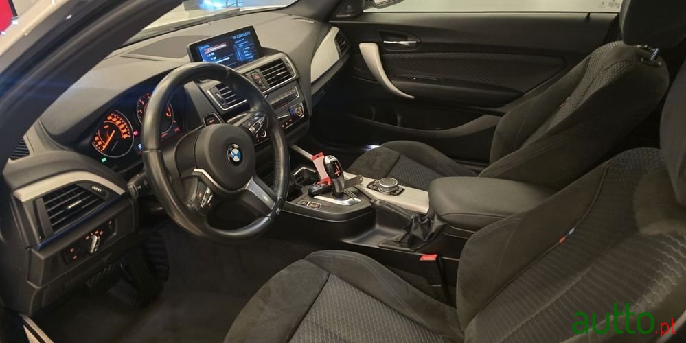 2016' BMW Série 1 D Pack M photo #6
