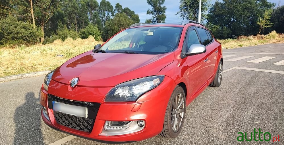 2012' Renault Megane Sport Tourer photo #2
