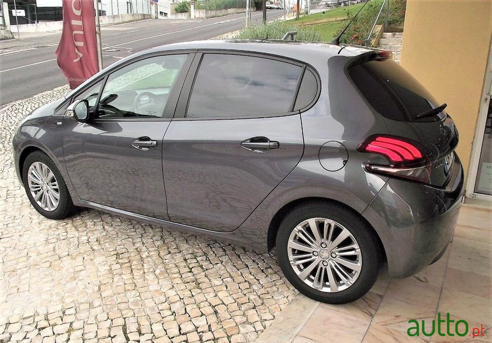 2016' Peugeot 208 photo #2