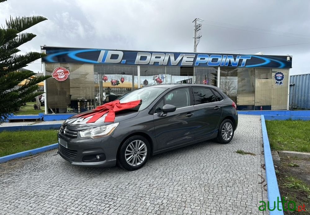 2011' Citroen C4 photo #1