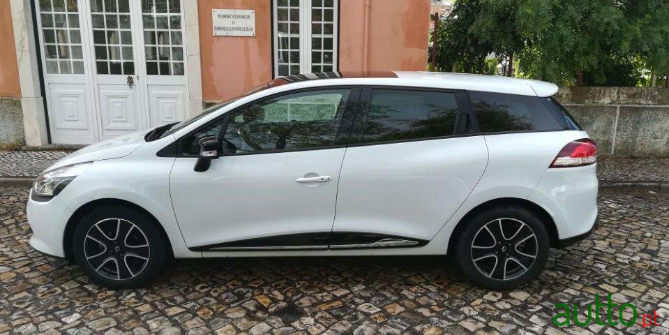 2015' Renault Clio Sport Tourer photo #2