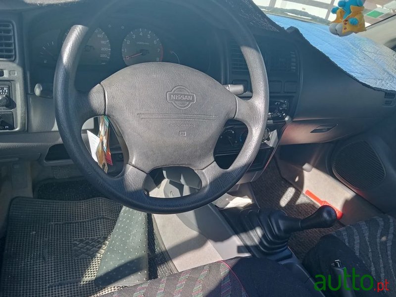 2000' Nissan Almera photo #2
