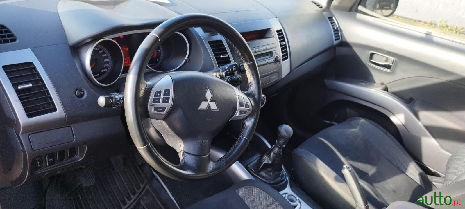 2009' Mitsubishi Outlander photo #5