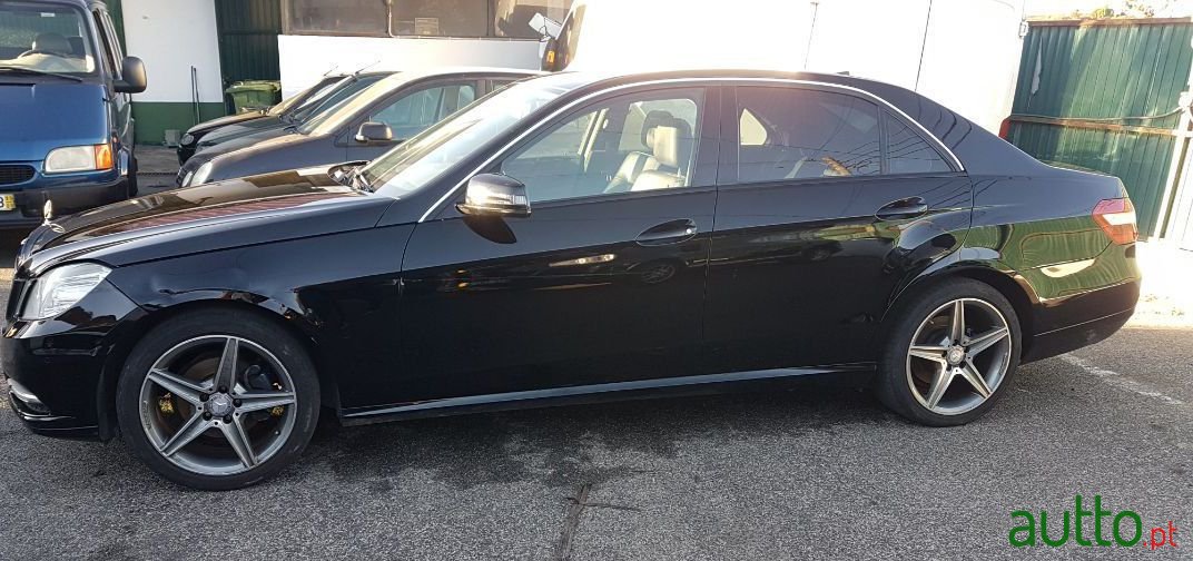 2011' Mercedes-Benz E-200 photo #1