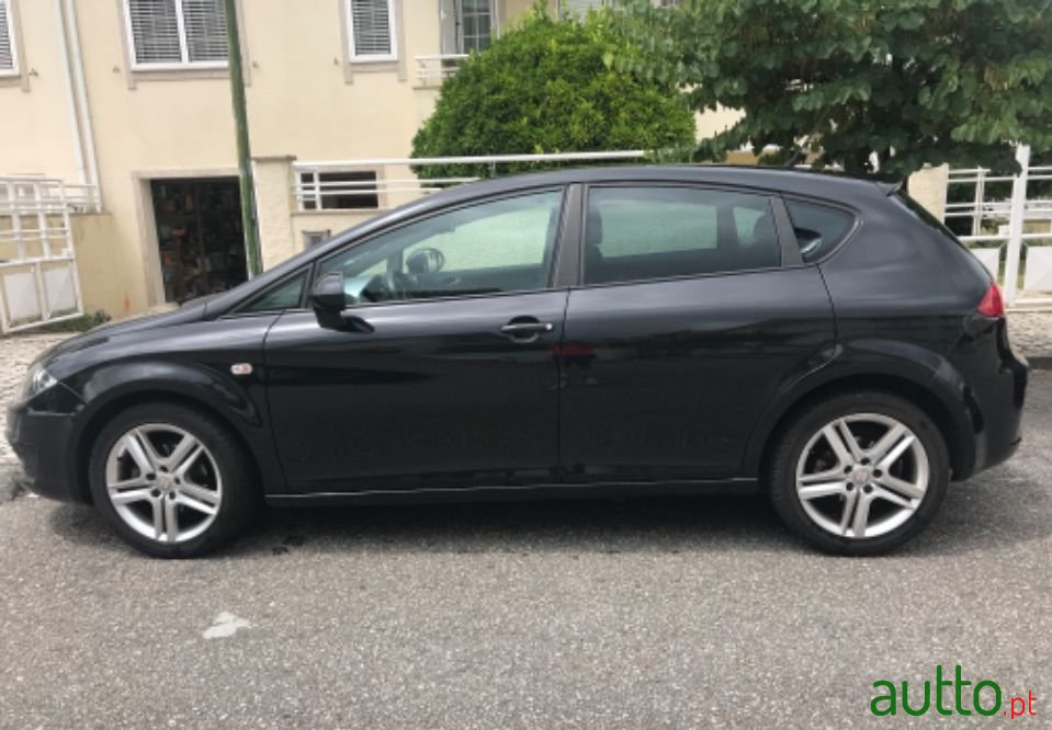 2010' SEAT Leon Sport photo #3