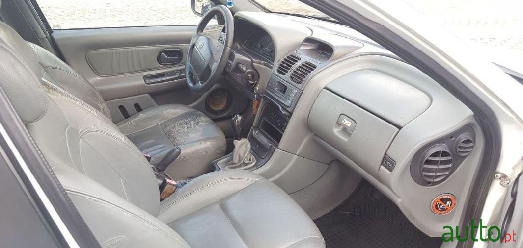 2000' Renault Laguna photo #2