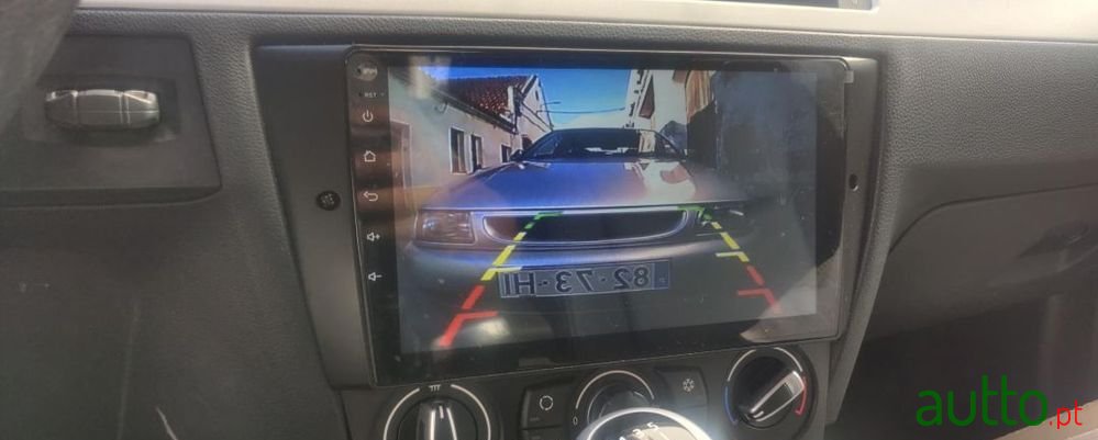 2011' BMW 318 D photo #4