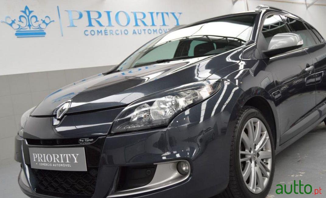 2011' Renault Megane Sport Tourer photo #1