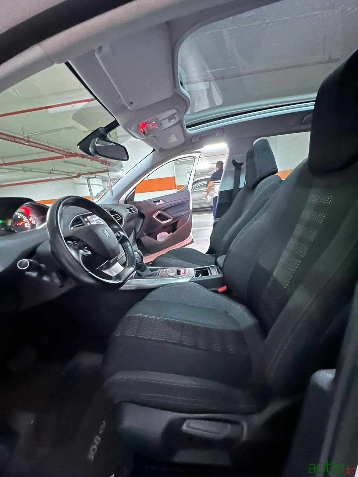 2015' Peugeot 308 308 SW 1.6 BlueHDi Allure EAT6 photo #6