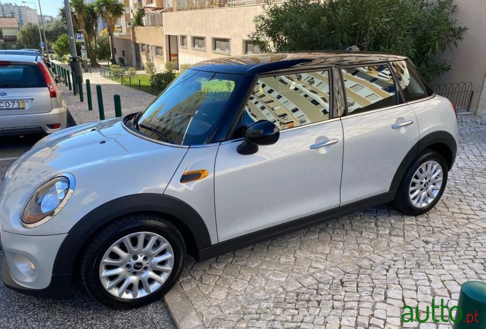 2015' MINI Cooper photo #3