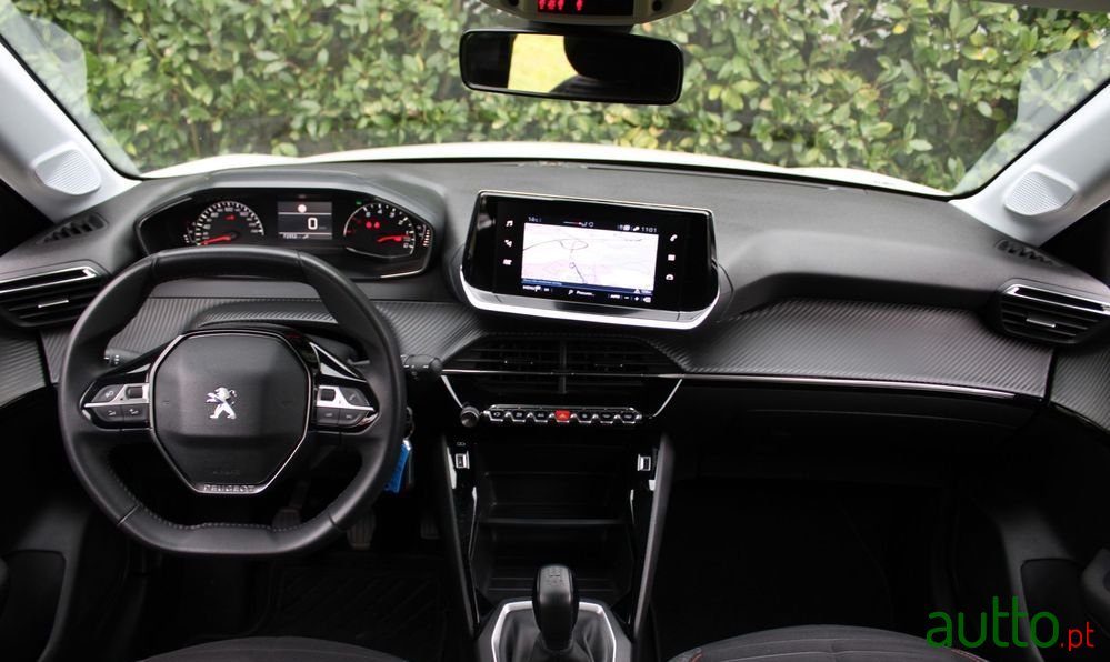 2022' Peugeot 208 photo #2