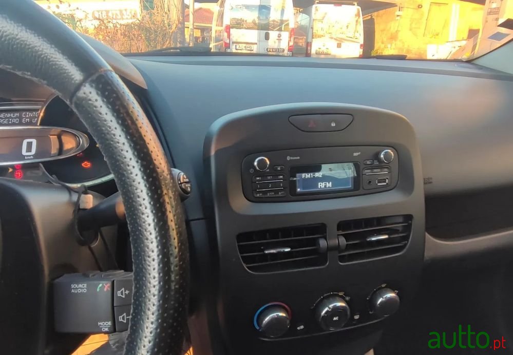 2014' Renault Clio Sport Tourer photo #6