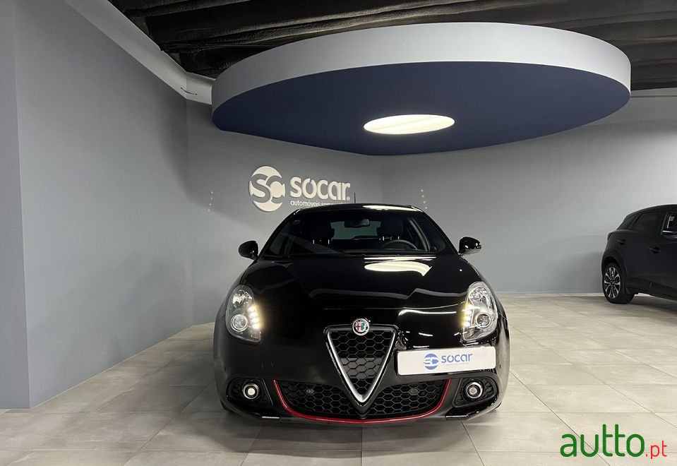 2019' Alfa Romeo Giulietta photo #3