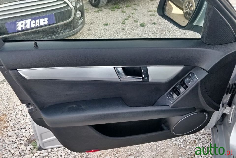 2008' Mercedes-Benz C-220 photo #4