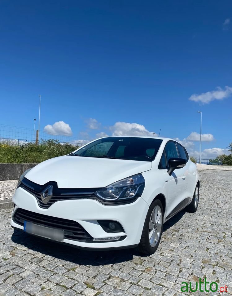 2016' Renault Clio 0.9 Tce Limited photo #2