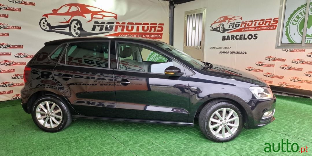 2015' Volkswagen Polo photo #2