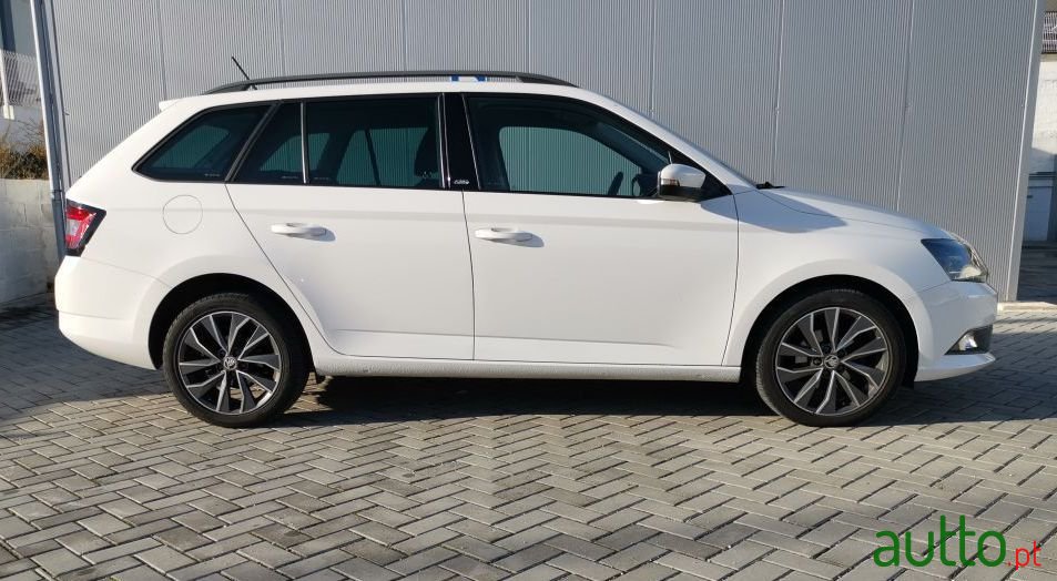 2015' Skoda Fabia Break photo #2