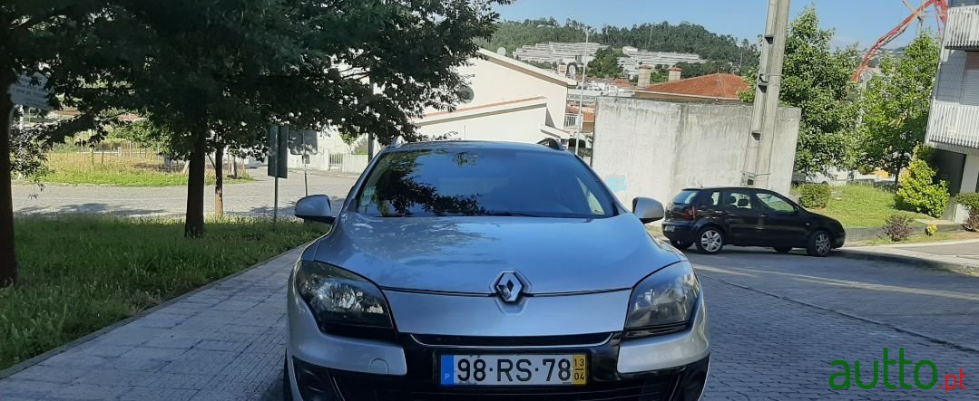 2014' Renault Megane Sport Tourer photo #3