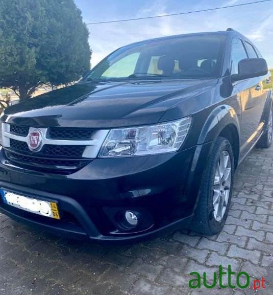 2014' Fiat Freemont photo #2