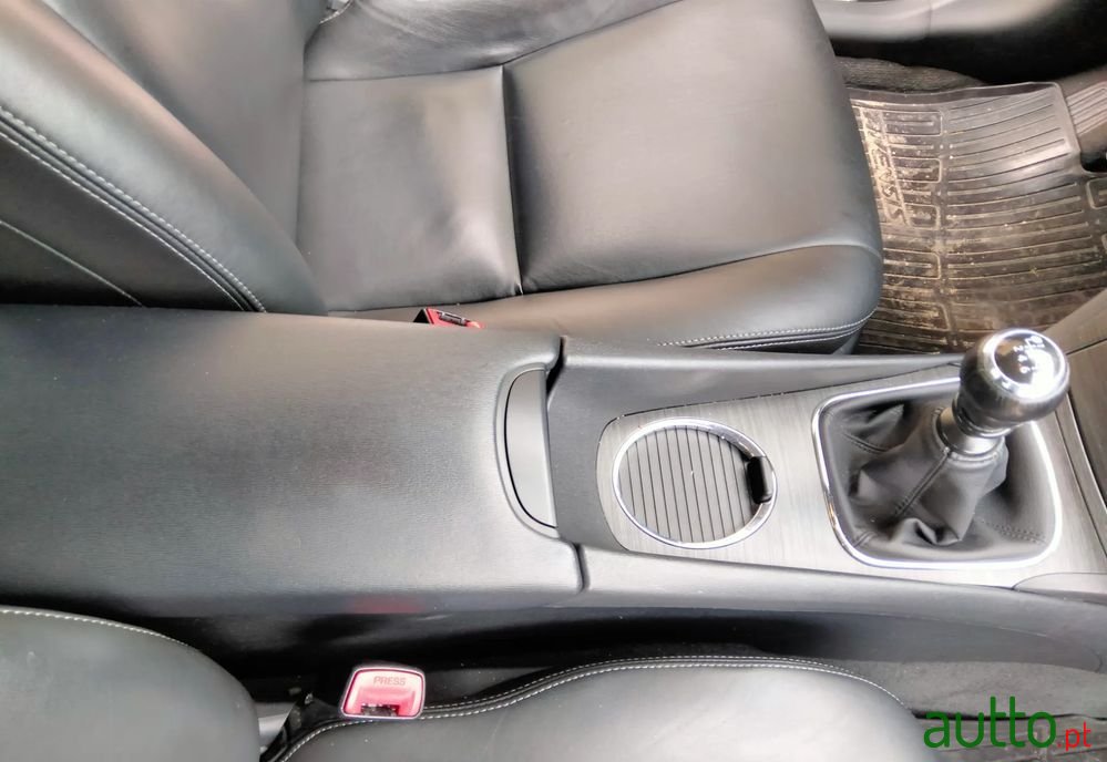 2010' Toyota Avensis photo #6