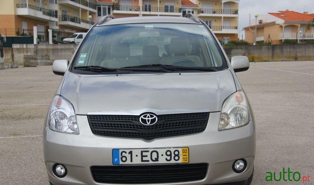 2002' Toyota Corolla Verso photo #3