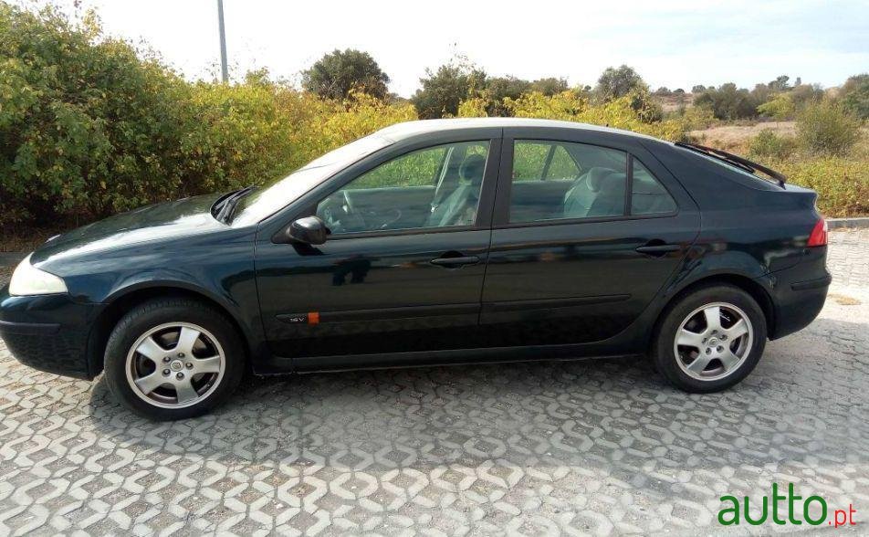 2002' Renault Laguna 1.6 Expression photo #3