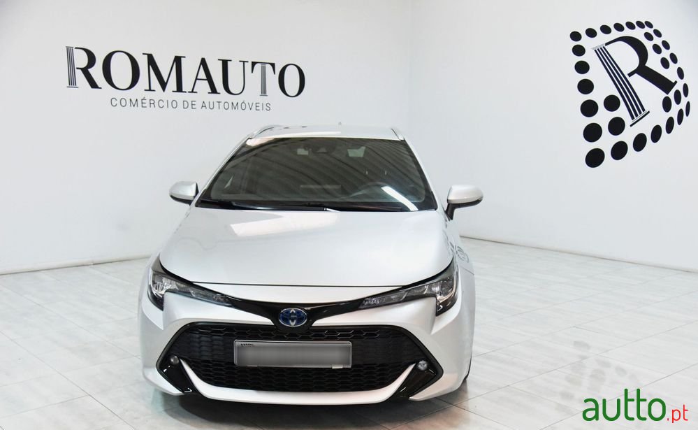 2019' Toyota Corolla Touring Sports photo #3