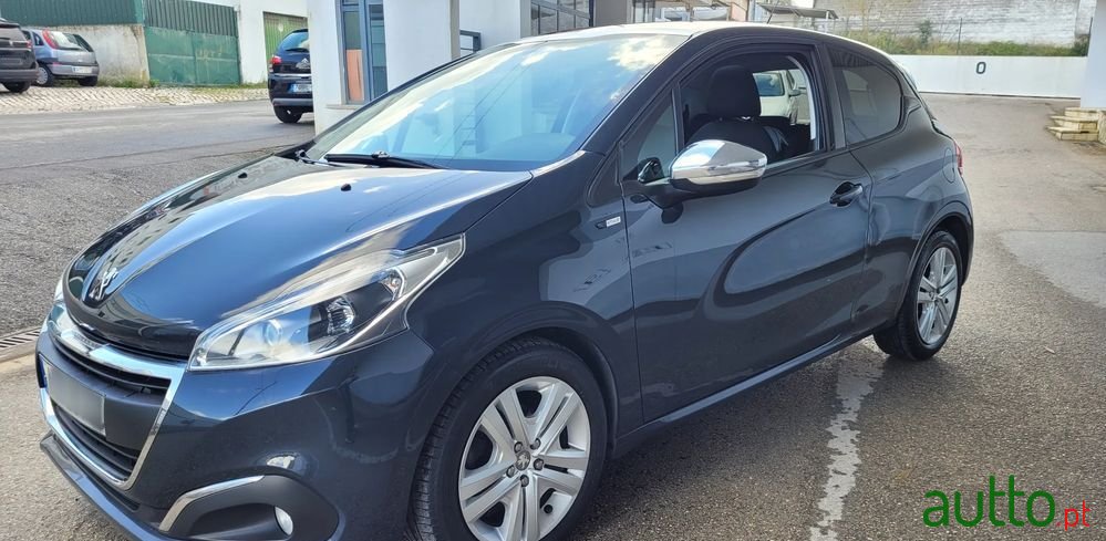 2016' Peugeot 208 1.6 Bluehdi Style photo #2