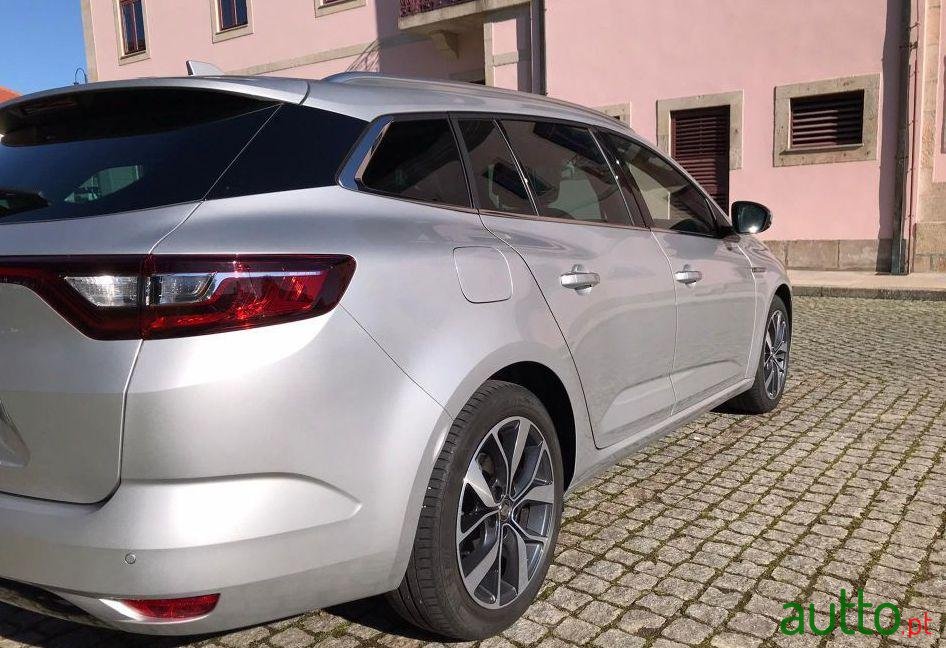 2018' Renault Megane Sport Tourer photo #2