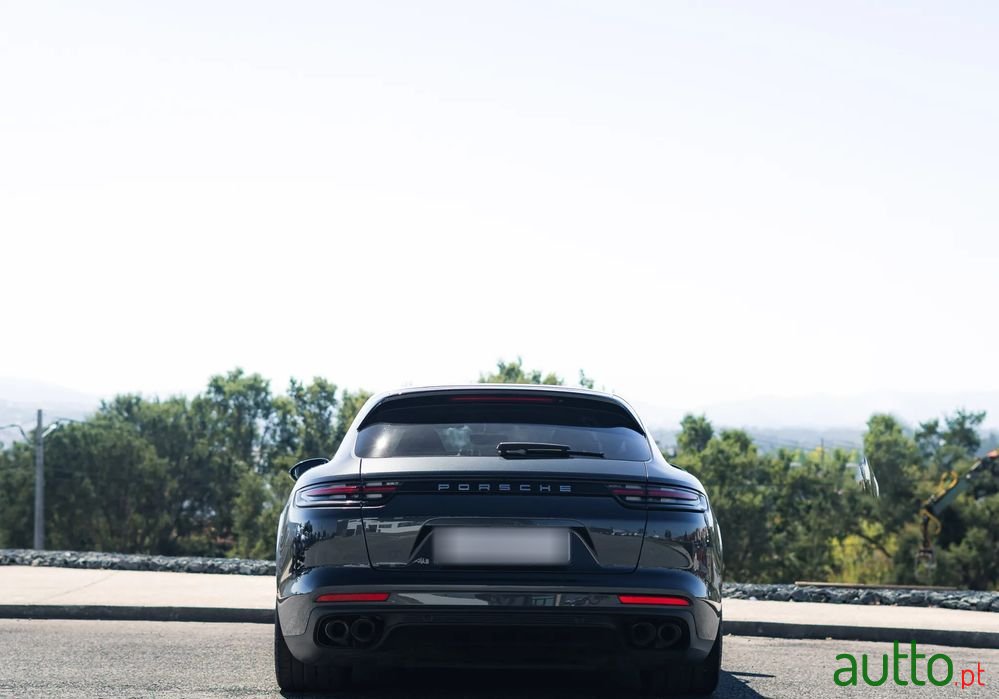 2020' Porsche Panamera Sport Turismo photo #6