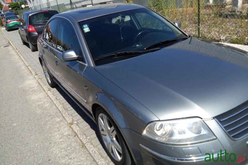 2001' Volkswagen Passat photo #2