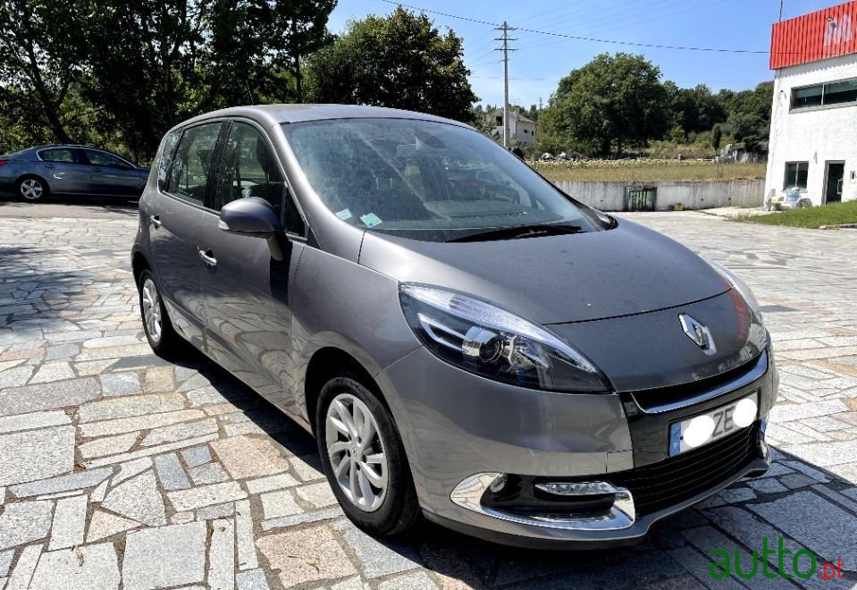 2012' Renault Scenic photo #1