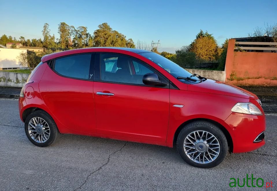 2012' Lancia Ypsilon photo #5