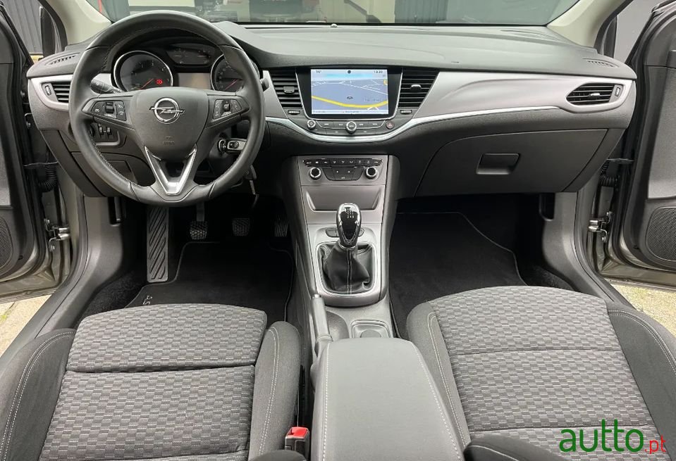 2017' Opel Astra Sports Tourer photo #4