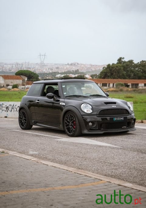 2009' MINI John Cooper Works photo #1