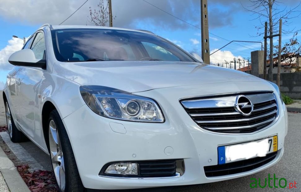 2012' Opel Insignia Sports Tourer photo #2