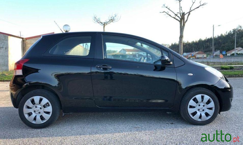 2010' Toyota Yaris photo #4