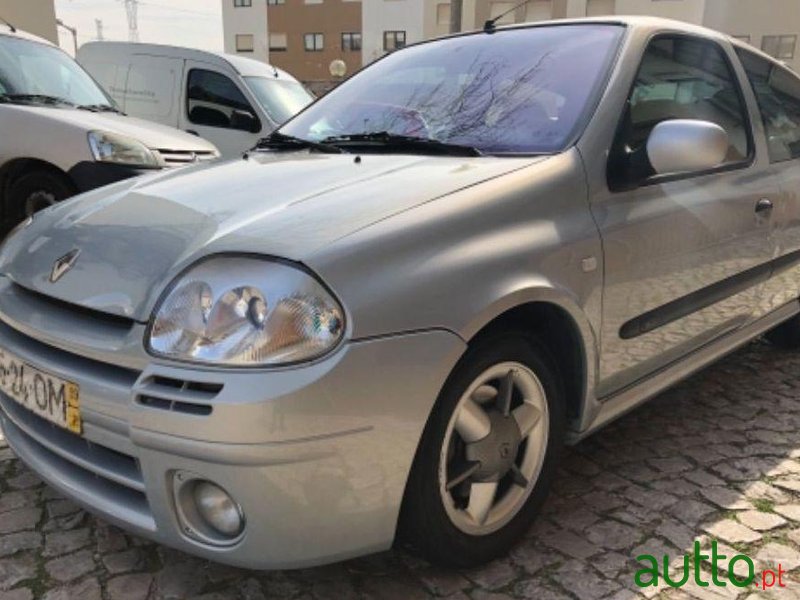 1999' Renault Clio 1.6 16V photo #2