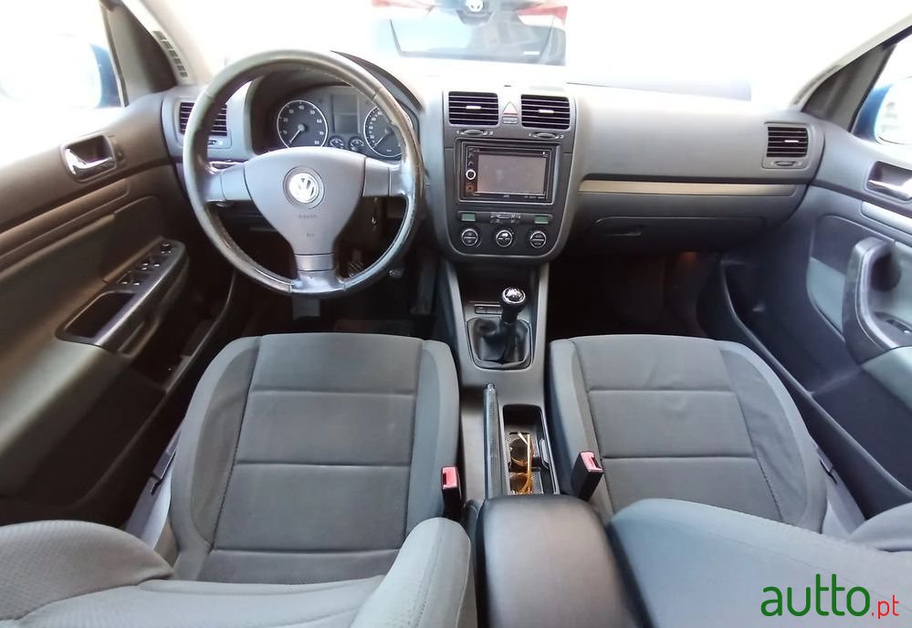 2003' Volkswagen Golf photo #4